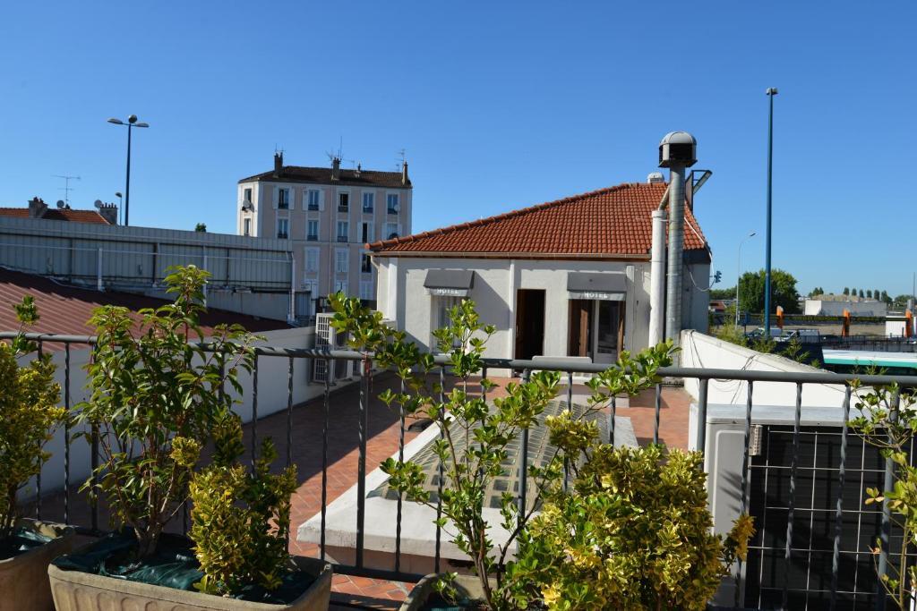 Le Cheval Noir Hôtel Paris Pantin Exterior foto